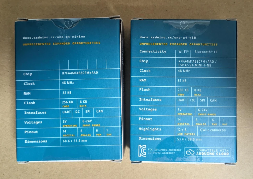 Arduino UNO R4 MimimaとWIFIの梱包箱(裏)の比較写真