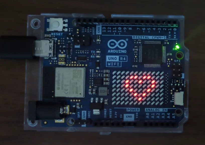 Arduino UNO R4 MinimaはLEDマトリクス点灯が特徴的で面白い