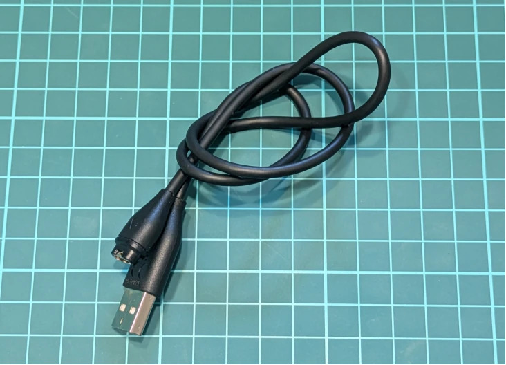 筆者が所有するガーミン純正充電ケーブル