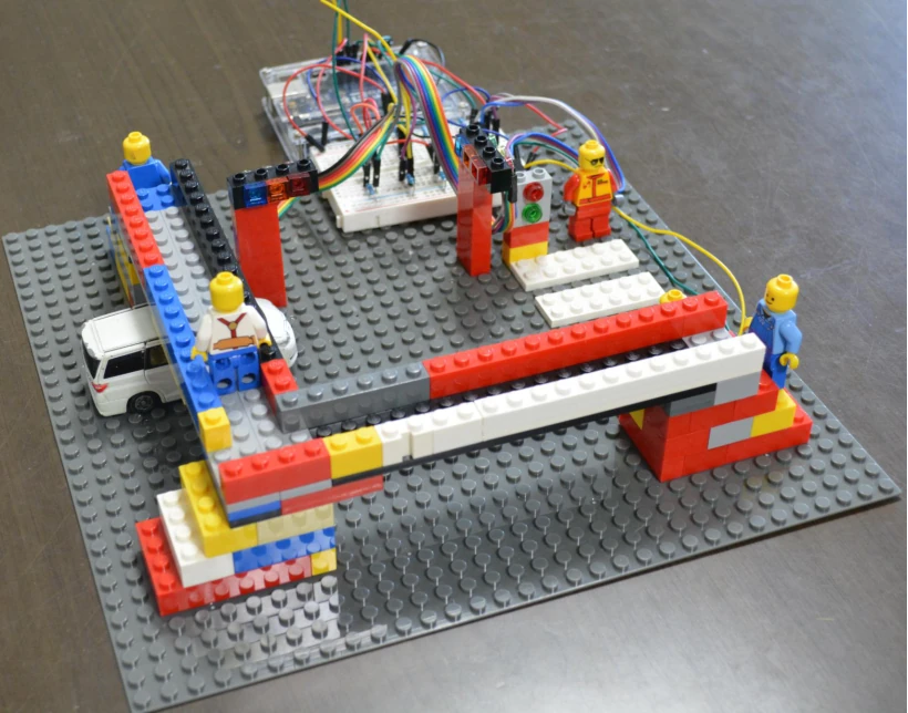 筆者が子供と一緒に作った信号機工作(Arduinoプログラミング回路を使用)