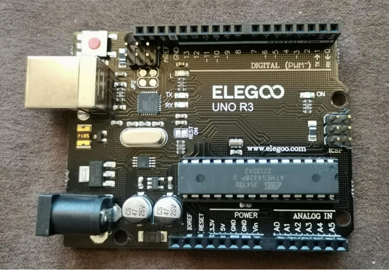 Arduino互換機のELEGOO UNO R3本体